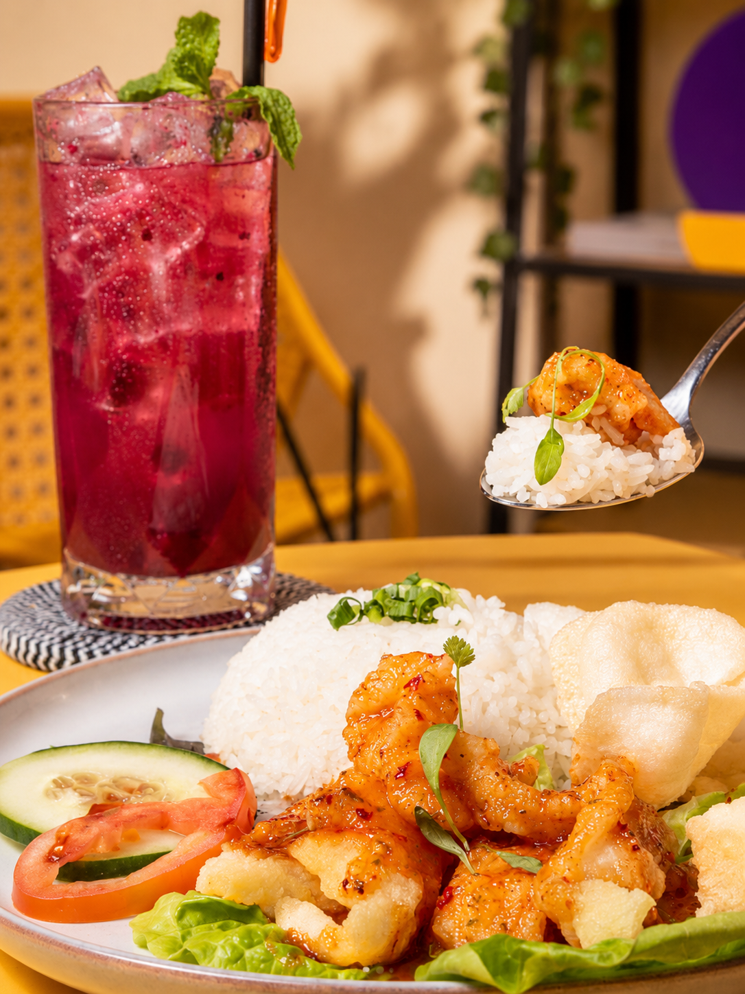 Lava Cafe berry drink and prawn meal